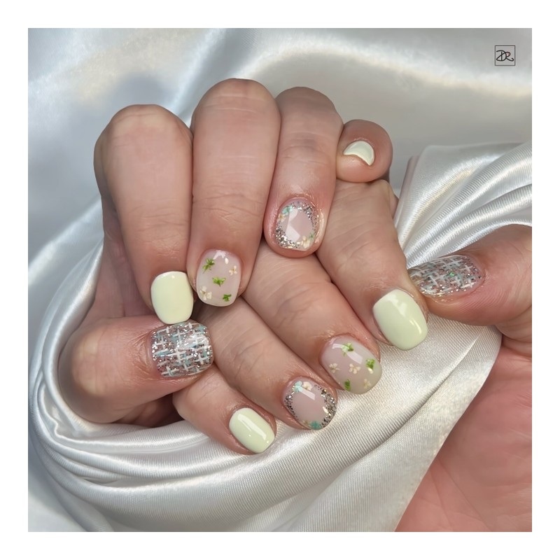 Dara Beauty 2024 April Art of the MonthFresh Flower Nail❣