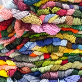 Bracelet String Kits, 447 Colors Rainbow Color Embroidery Thread, Cross Stitch Embroidery Thread, Cotton Thread, Bracelet Yarn, Craft Threads with 20 Plastic bobbins(447 Color)