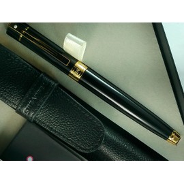 Sheaffer 300 Glossy black with Gold Trim Pen and Leather Pouch Gift Set (Fountain Pen, Fine Nib)