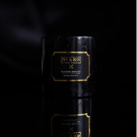 IVY & BEN NEW YORK Durftkerze in echtem Marmor - natürliches Sojawachs (Seaside Breeze, Standard) Geschenk für Frauen, Männer, Geburtstag