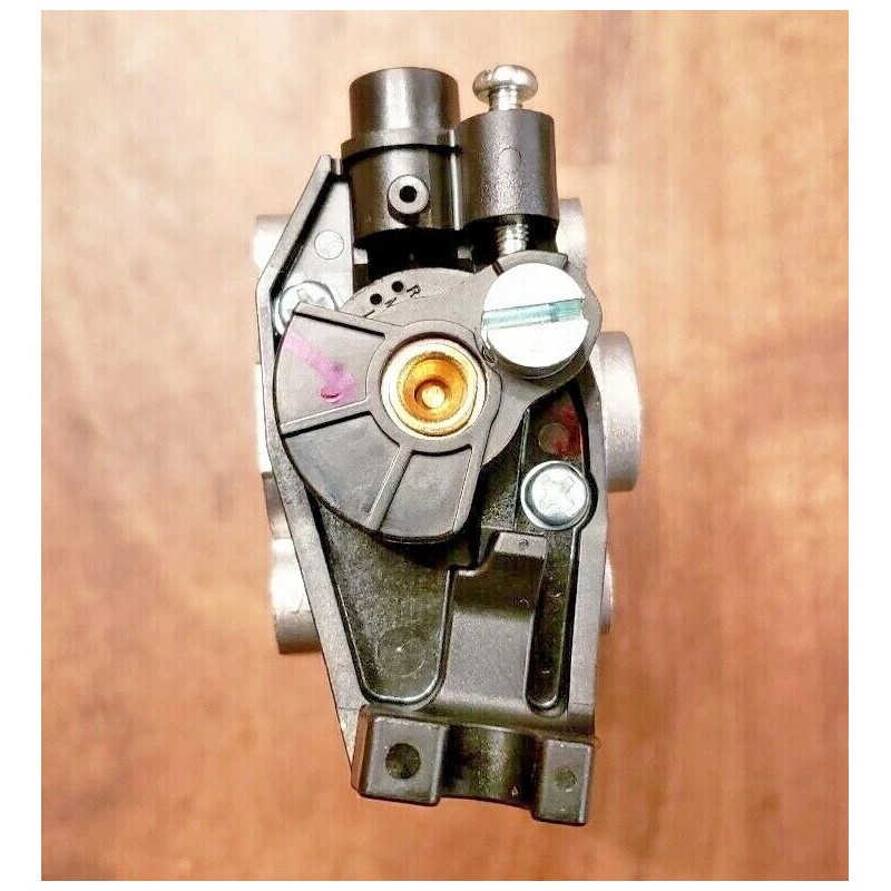 Honda NEW Genuine HONDA Carburetor GX25 FG110 FG110K1 HHT25S 16100-Z0H-063