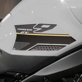 labelbike - 3D Sticker for Motorcycle Tank Protector and Resin Side Decorations Compatible with Yamaha Tracer 9 GT 2025 - Colour Carbon Black Gold