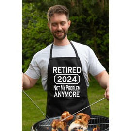 Print4U I Retired in 2024 Retirement Gift BBQ Baking Cooking BBQ Apron Black