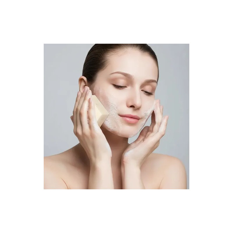 Jabón De Arroz Facial 65g Aclarador Para Rostro Y Cuerpo