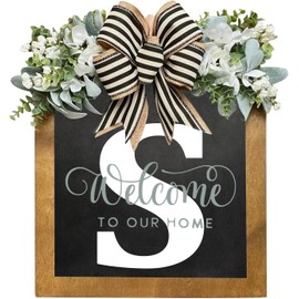 Last Name Year Round Front Door Wreath ，26 Letter Farmhouse Wreath Wooden Hanging Sign Door Decoration Wreath，All Seasons Wreath for Home Indoor Outdoor Decoration