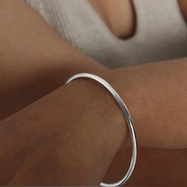 MVCOLEDY 18K Gold Plated Bangle Bracelet Stackable Thin Round Stainless Steel Glossy Bangle Bracelet for Women,Set Of 7 Pieces., 7.8 Inches, Stainless Steel, no gemstone