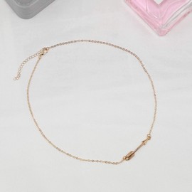 Yienate Classic Arrow Pendant Necklace Polished Fashion Jewelry for Women and Girls (Gold)