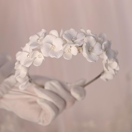 Teyglen- Tocado para niñas de flores con accesorios para el cabello de flores de color blanco perla, diadema hecha a mano (plata, 12 x 6 cm/4.