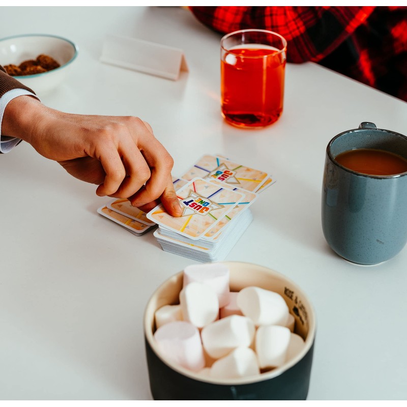 Asmodee Juego en Español, Just One Board Game