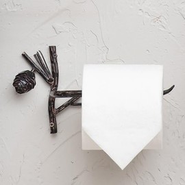 BLACK FOREST DECOR Pinecone Branch Toilet Paper Holder