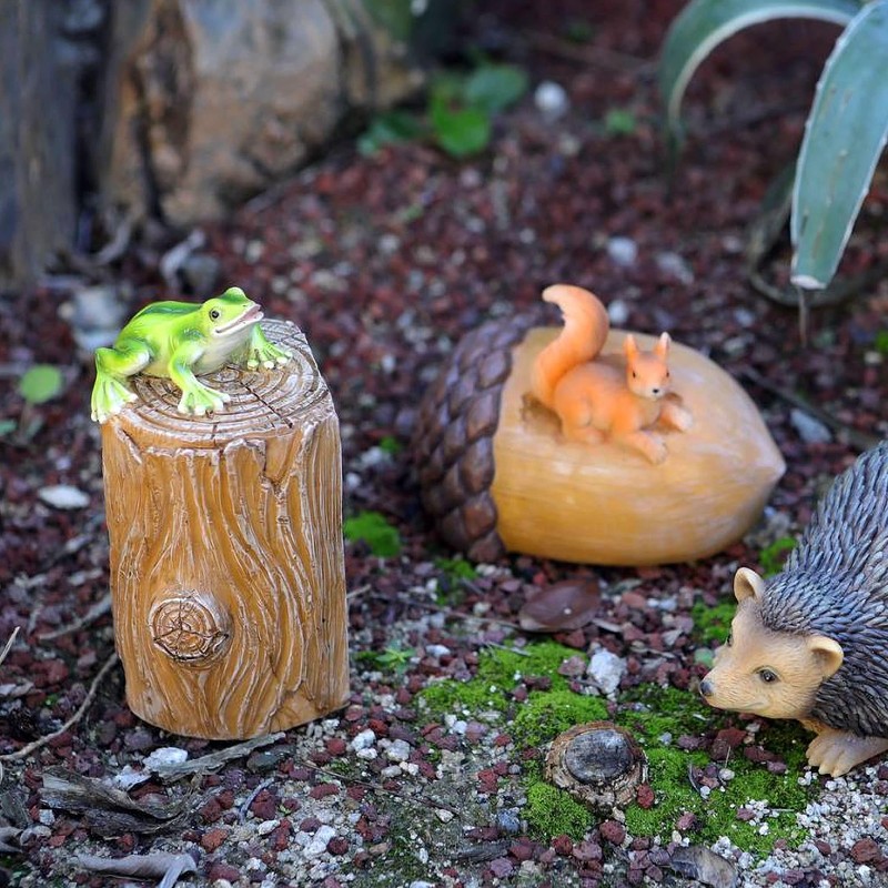 Niwhydi Outdoor Key Hider - Green Resin Frog Stump Key