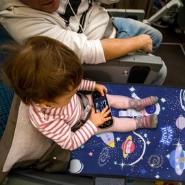 Kids Airplane Footrest Portable Kids Airplane Seat Extender Colorful Airplane Foot Hammock Breathable Toddler Airplane Bed Travel Essentials with Storage Bag for Kids Toddlers 79x44cm(Starry Blue)