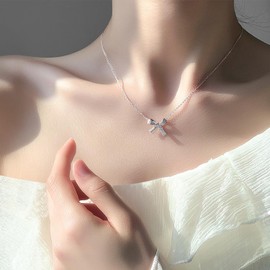 IQPDYV Bow Necklace for Women Rhinestone Bow Ribbon Pendant Necklace Gold Silver Bow Chain Necklace for Women Party Jewelry (Silver-Style)