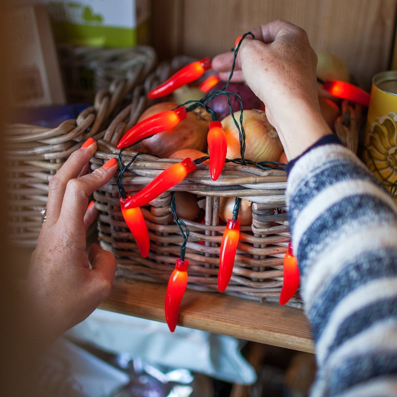 Lights4fun 20er LED Chilli Lichterkette rot batteriebetrieben Chilli Geschenkset Chilli