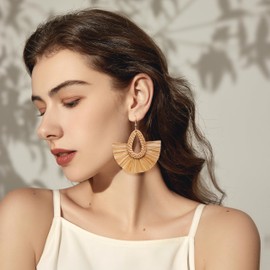 Statement Raffia Tassel Earrings Boho Summer Beach Earrings Lightweight Straw Wicker Dangle Drop Earrings Trendy Bohemian Rattan Fringe Earrings Jewelry for Women, Brown