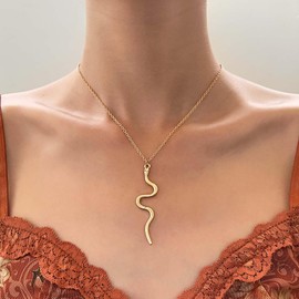 Atentuyi Punk Gold Snake Necklace Choker Long Snake Pendant Necklace Snake Chain Gothic Macabre Gothic Necklace Jewellery for Women Girls, Metal Gold