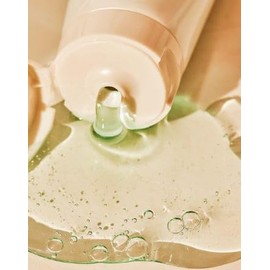 GLOMANCE The Squeeze Gel Cleanser