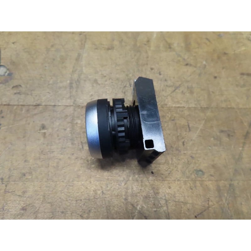 BACO L21AA02 green flush push button switch (@D33)