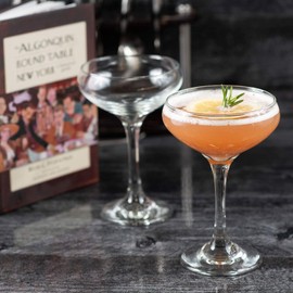 HISTORY COMPANY The 1930 Literary Round Table-Inspired Cocktail Coupe Glass, 2-Piece Set – True Standard for Craft Cocktails and Champagne Service (Gift Box Collection)