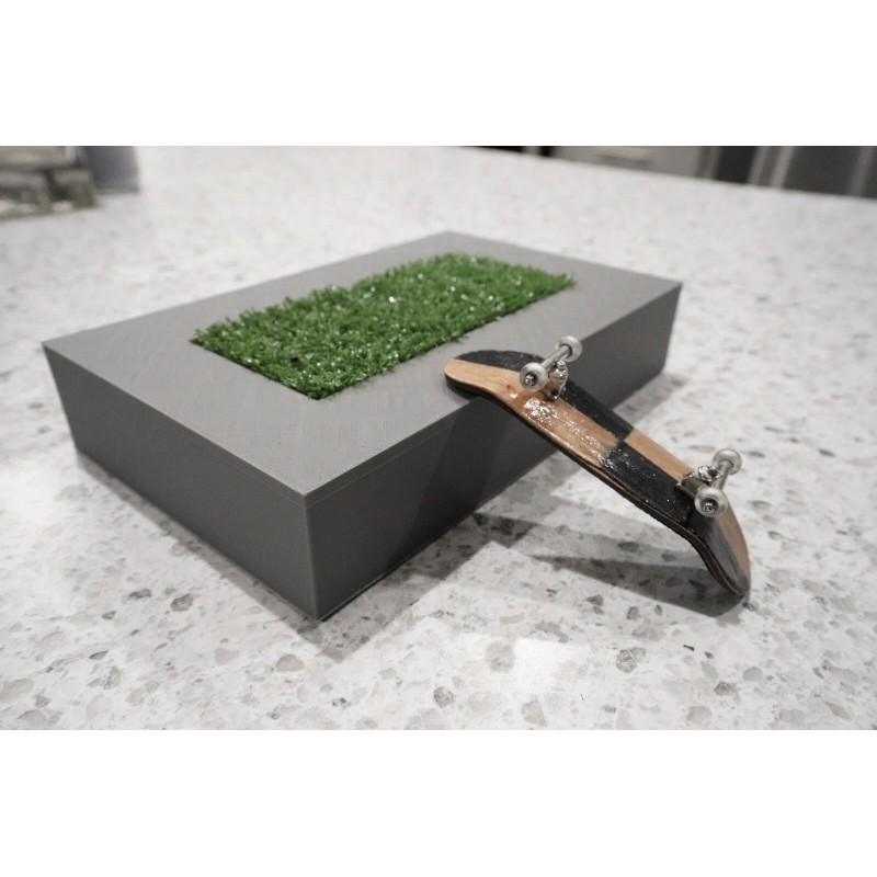 Fingerboard Planter - Fingerboard Obstacle - Fingerboard Ramp - Grass