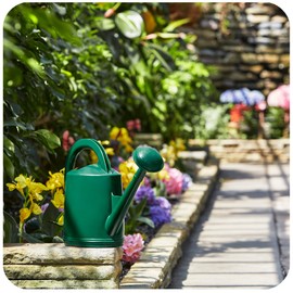 Consolidated Plastics Durable Swiss Watering Can with UV Protection, Ergonomic Handle for Indoor/Outdoor Gardening, Made in Switzerland (7 Liter, Green)