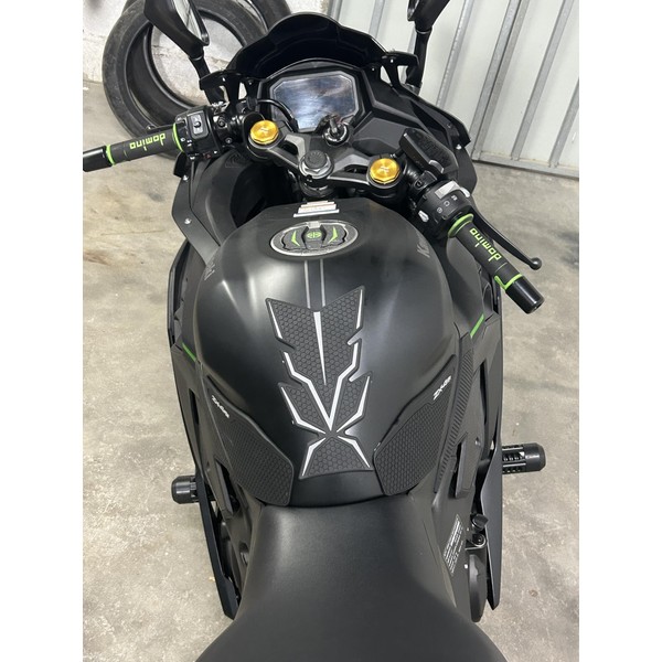 Traction Pad Tank Kit Compatible with Ninja ZX4R ZX4RR (2023-2025)