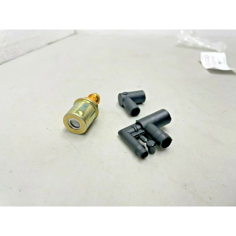 Standard Motor Products CARQUEST Positive Crankcase Vent PCV Valve Kit