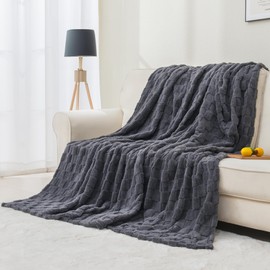 LINENOVA Charcoal Plaid Sherpa Throw Blanket - 300GSM Coral Fleece Blanket, Soft & Lightweight for All Seasons, Jacquard Decorative Blanket for Couch or Bed (127x152cm)