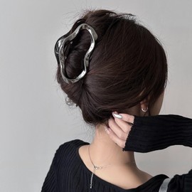 FRUZJAY Cloud Hair Clips for Thick Thin Hair, Large Metal Hair Claw Clips Black Hair Clip Weather Cloud Shape Nonslip Hair Clamps Strong Hold Hair Jaw Claw Fashion Hair Styling Accessories for Women