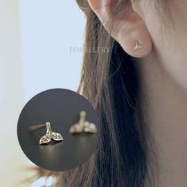Shejuety exquisite whale tail earrings inlaid with cubic zirconia are designed for women as fashionable jewelry gifts for Mother's Day Thanksgiving birthday celebrations and other important occasions,