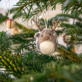 Én Gry & Sif Reindeer Pendant, Cute Decoration for Hanging or Standing, Made of Natural Felt, Handmade, Fair Trade