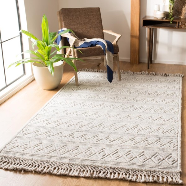 SAFAVIEH Casablanca Collection Area Rug - 5' x 8', Silver,