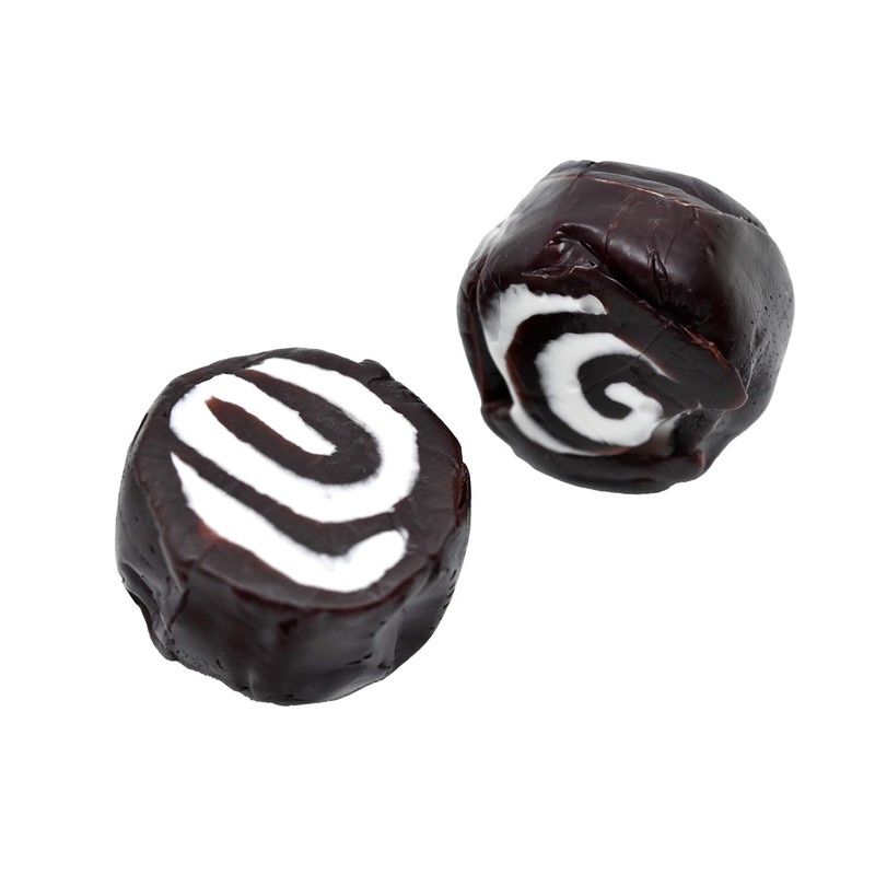 Taffy Delight Salt Water Taffy (16oz, Black Licorice Swirls)