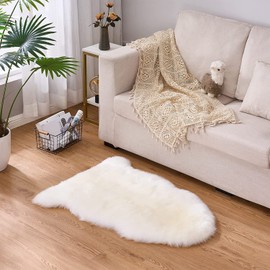 HLZDH faux fur soft fluffy single sheepskin stule Style Rug, Faux Fleece Chair Cover Seat Pad Soft Fluffy Shaggy Area Rugs For Bedroom Sofa Floor(White, 50 X 80 CM)