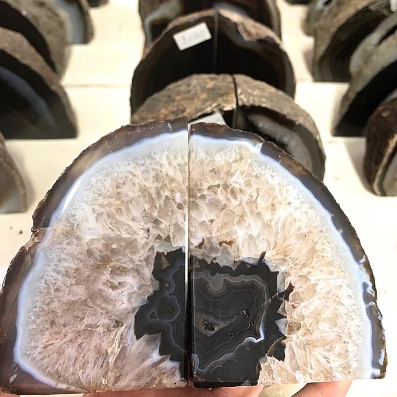 AMOYSTONE Agate Bookends Black Geode Book Ends Heavy Duty Bookend