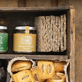 Claire's Handmade - Vintage Farmhouse Chutney (200g) - Traditionally Made Classic Chutney, Juicy Apricots, Zingy Ginger & Mellow Spices, Suitable for Vegetarian, Vegan & Gluten Free Diets, GMO Free