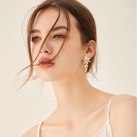 Gold Wedding Earrings for Brides Bridesmaids Elegant Rhinestone Dangle Earrings Marquise Crystal Bridal Earrings Formal Prom Statement Drop Earrings for Women Girls