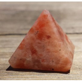 NATURAL SUNSTONE SMALL GEMSTONE PYRAMID 20-22mm