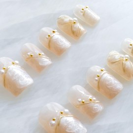 [GLORS] Luxury Pearl Press-on Nails, Medium Ballerina Shape, Gold Accented Artificial Nails Set, 10 Pieces (S,MB)