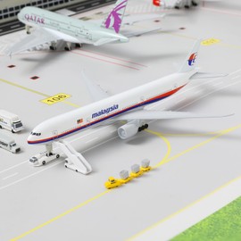 QIYUMOKE 1/300 boeing777 Malaysia Diecast Metal Airplane Model with Stand -777 Airplane Model for Adult with Stand (8.3 inches Long) Aviation Enthusiasts Gifts, Desktop Display Decorations