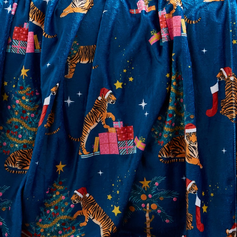 Catherine Lansfield Christmas Tiger Cosy Fleece 130x170cm Blanket Throw Navy