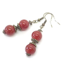 Set aus Ohrringen und Halskette aus Bronze mit Anhänger aus roten Karneol-Perlen und tibetischen Perlen.