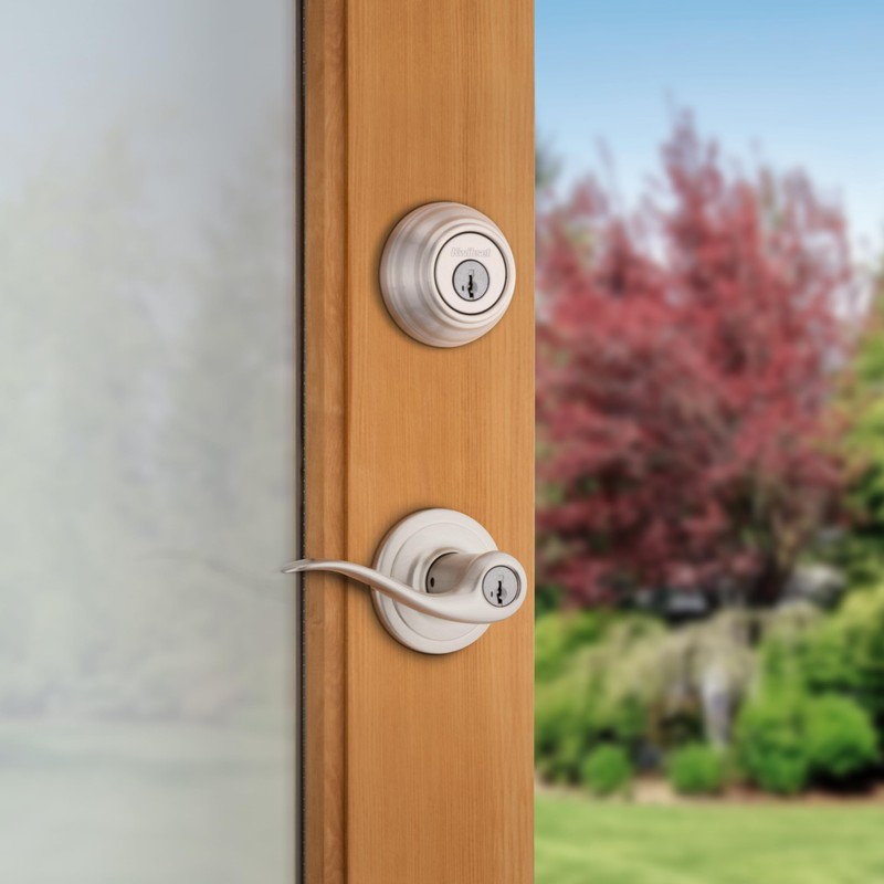 Kwikset 991 Tustin Entry Lever and Single Cylinder Deadbolt Combo