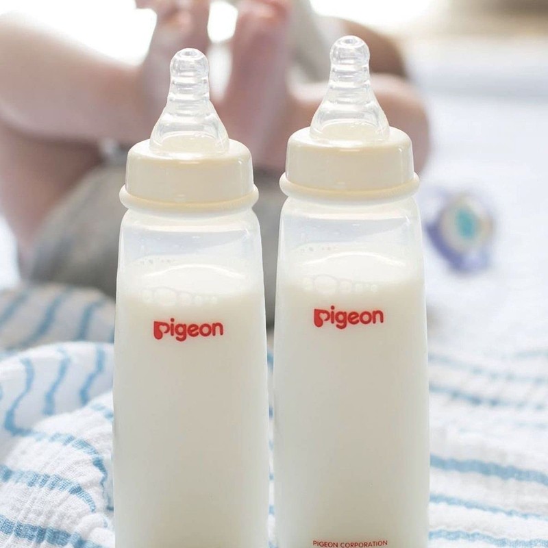 Pigeon Flexible Slim Neck Baby Bottle for 4+ Months Babies,