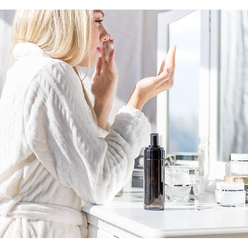 Forever Flawless Exfoliating Foaming Facial Cleanser with White Diamond Powder