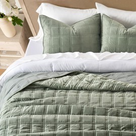 EVERGRACE 3 Pieces Luxurious Velvet Quilt King Size, Ultra Soft Bedspread Coverlet Set, Double Box Stitch Lightweight Velvet Comforter for All Season with 2 Shams, Sage Green, 108"x96"