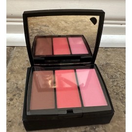 Anastasia Beverly Hills Blush Trio Cocktail party Blush.