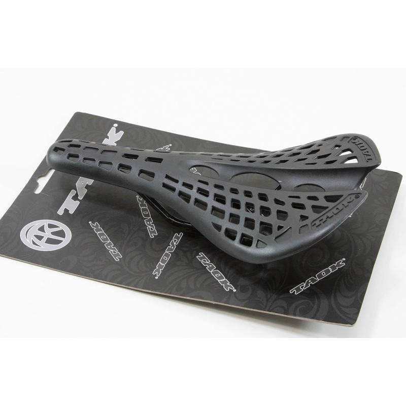 Lightweight 7.4 oz (210 g) Leather in timeless racing saddle