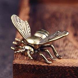 IUYYPU 1PC Handcrafted Vintage Brass Bee Figurines – Exquisite Gold Decor for Home & Office, Thoughtful Gift & Timeless Collectible – Ideal for Nature Lovers & Craft Projects
