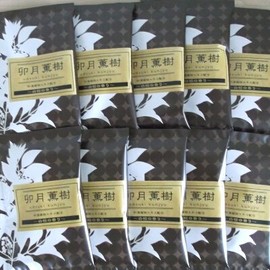 Kira's Engraved Sandalwood Scent, Set of 10